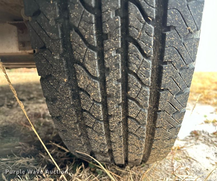 image for item LK9743 2008 4 Star Trailers horse trailer