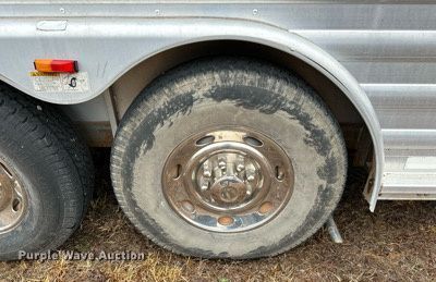 image for item LK9743 2008 4 Star Trailers horse trailer