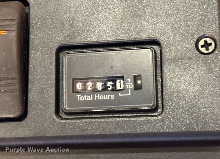 image for item LK9743 2008 4 Star Trailers horse trailer