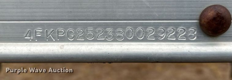 image for item LK9743 2008 4 Star Trailers horse trailer