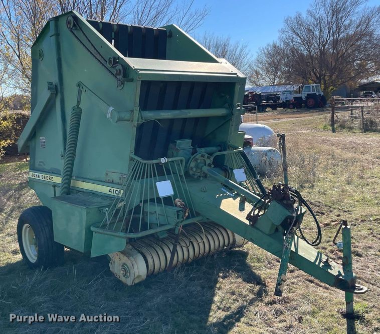 image for item LV9245 John Deere 410 round baler