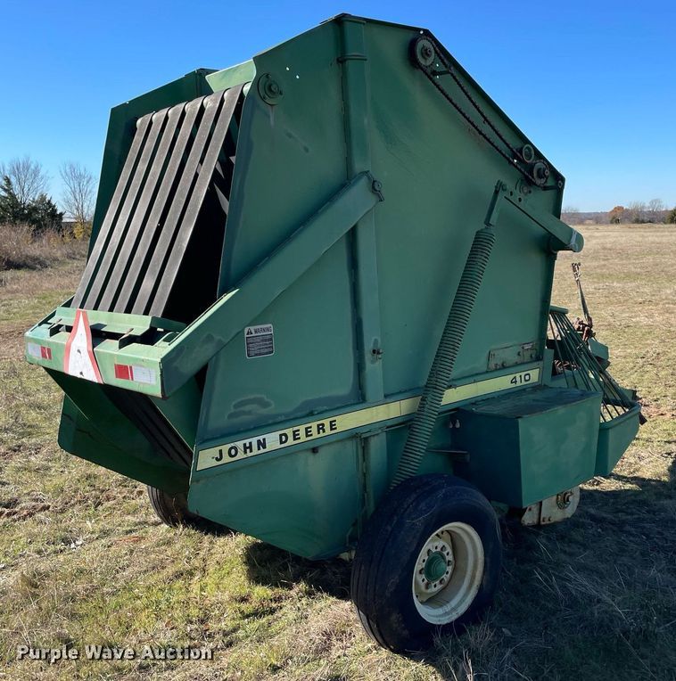 image for item LV9245 John Deere 410 round baler