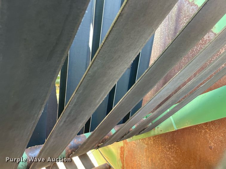 image for item LV9245 John Deere 410 round baler