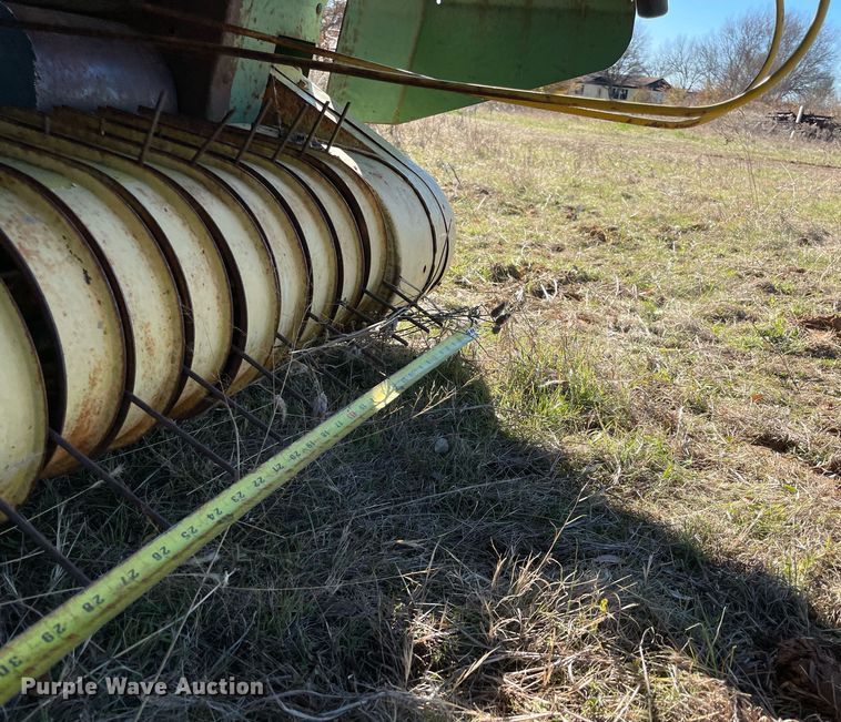 image for item LV9245 John Deere 410 round baler
