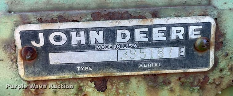 image for item LV9245 John Deere 410 round baler