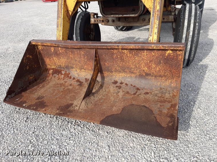 image for item LY9018 1973 Massey Ferguson 1105 tractor