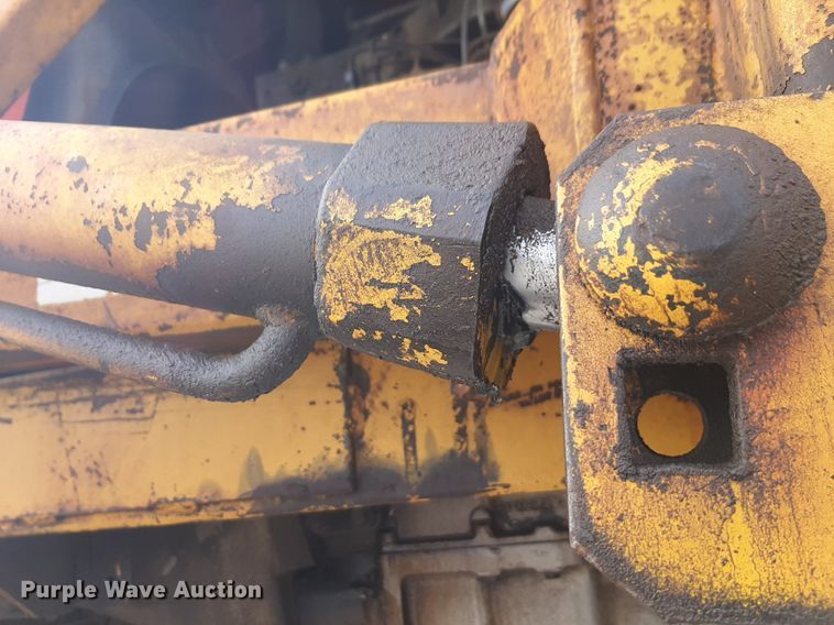 image for item LY9018 1973 Massey Ferguson 1105 tractor