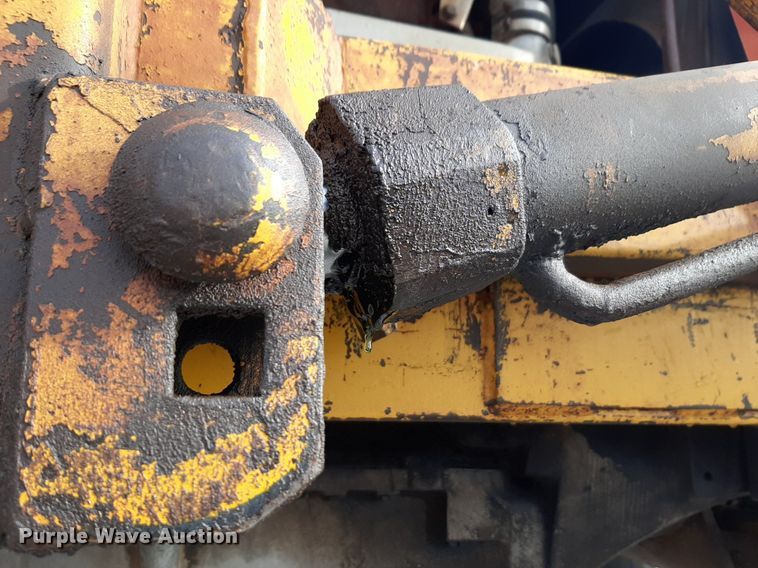 image for item LY9018 1973 Massey Ferguson 1105 tractor