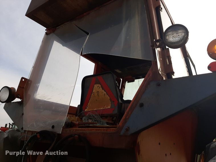 image for item LY9018 1973 Massey Ferguson 1105 tractor