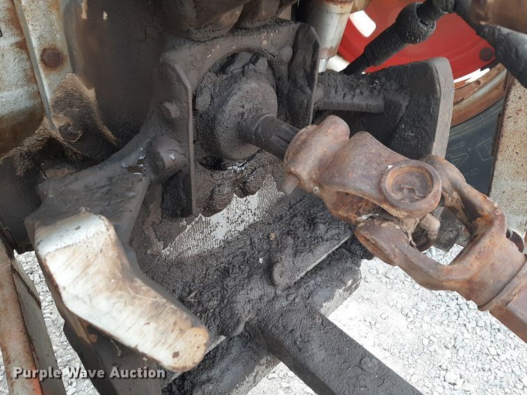 image for item LY9018 1973 Massey Ferguson 1105 tractor