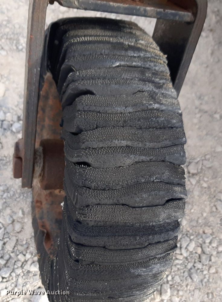 image for item LY9018 1973 Massey Ferguson 1105 tractor