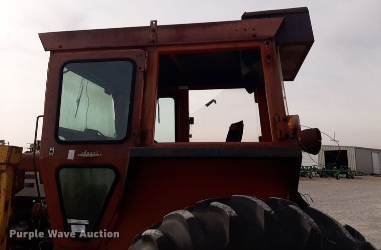 image for item LY9018 1973 Massey Ferguson 1105 tractor