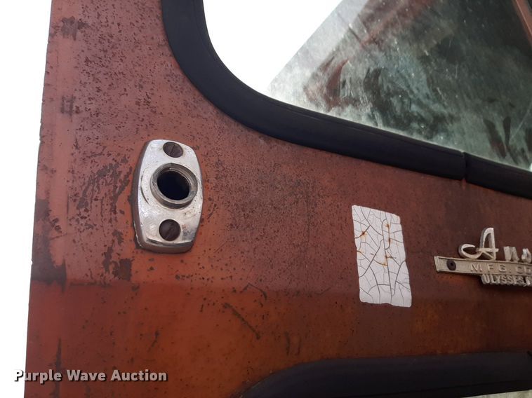 image for item LY9018 1973 Massey Ferguson 1105 tractor