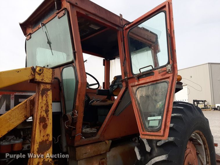 image for item LY9018 1973 Massey Ferguson 1105 tractor