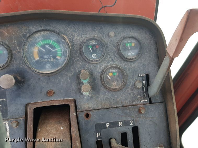 image for item LY9018 1973 Massey Ferguson 1105 tractor