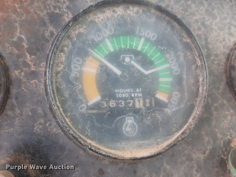 image for item LY9018 1973 Massey Ferguson 1105 tractor