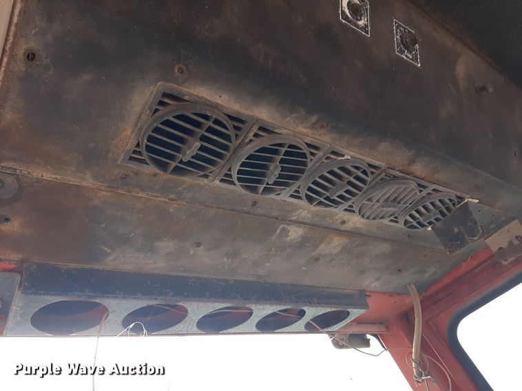 image for item LY9018 1973 Massey Ferguson 1105 tractor