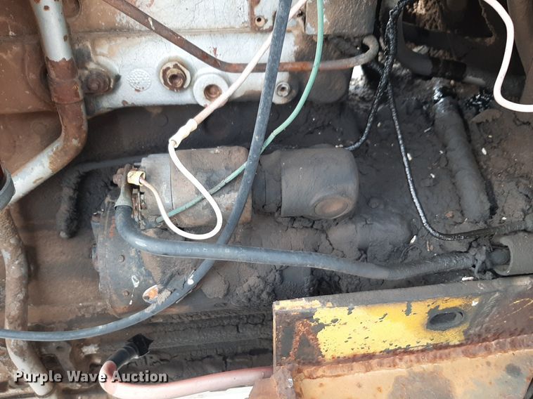 image for item LY9018 1973 Massey Ferguson 1105 tractor