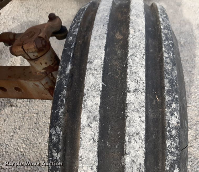 image for item LY9018 1973 Massey Ferguson 1105 tractor