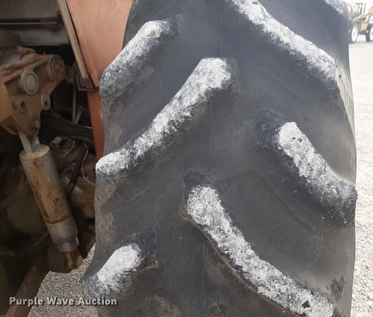 image for item LY9018 1973 Massey Ferguson 1105 tractor