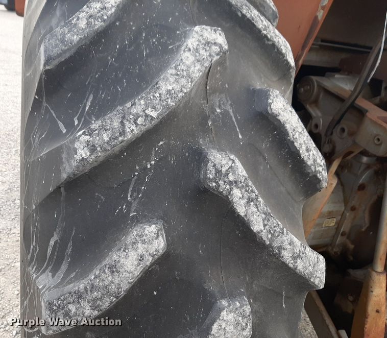 image for item LY9018 1973 Massey Ferguson 1105 tractor