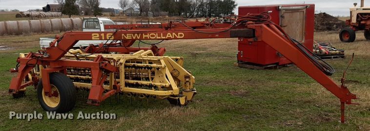 image for item LY9021 New Holland 216 hay rake