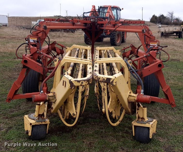 image for item LY9021 New Holland 216 hay rake