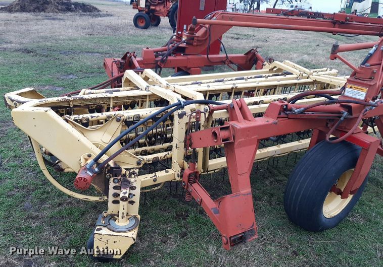 image for item LY9021 New Holland 216 hay rake