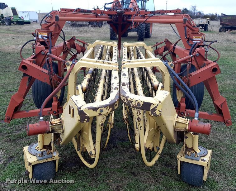 image for item LY9021 New Holland 216 hay rake