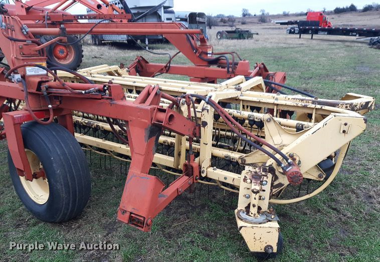 image for item LY9021 New Holland 216 hay rake