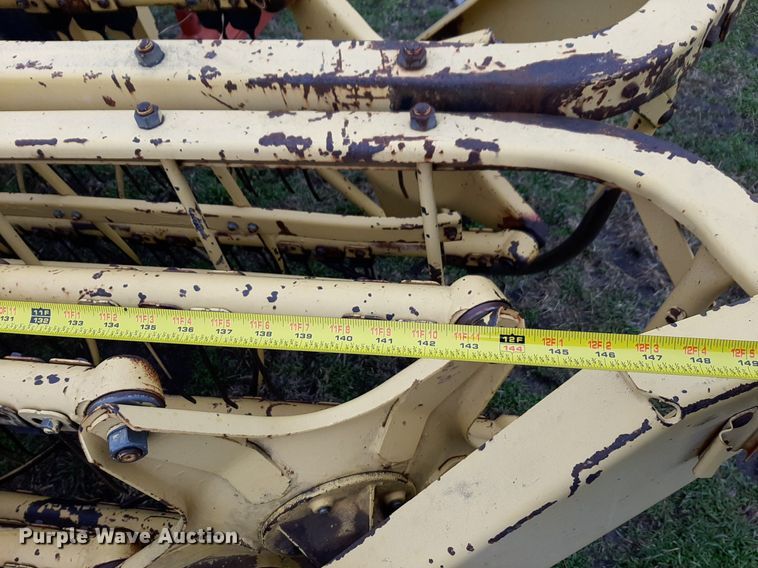 image for item LY9021 New Holland 216 hay rake