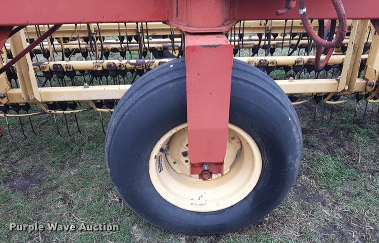 image for item LY9021 New Holland 216 hay rake