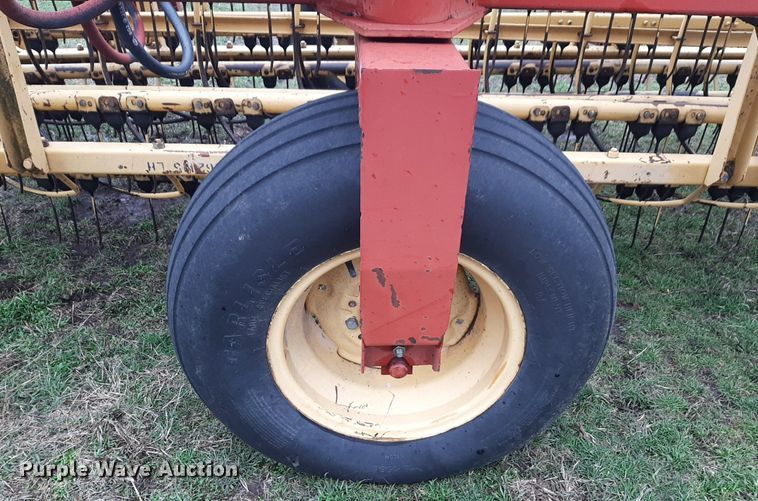 image for item LY9021 New Holland 216 hay rake