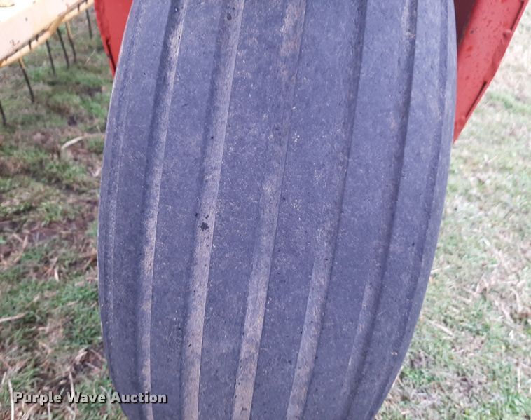 image for item LY9021 New Holland 216 hay rake