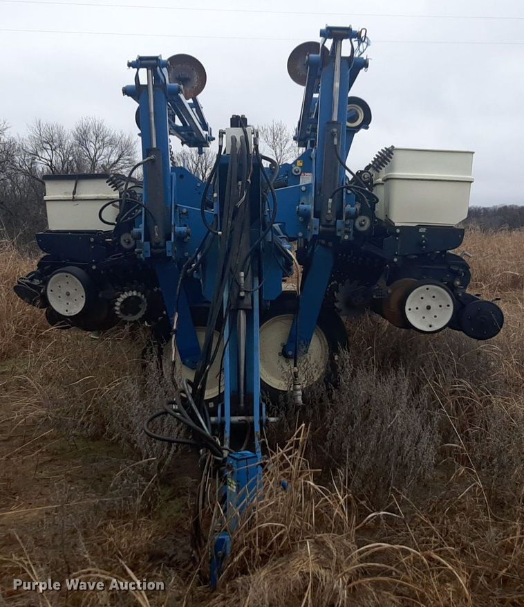 image for item LY9028 2002 Kinze 3700 no-till planter