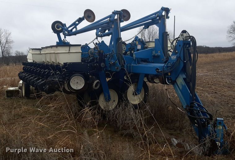 image for item LY9028 2002 Kinze 3700 no-till planter