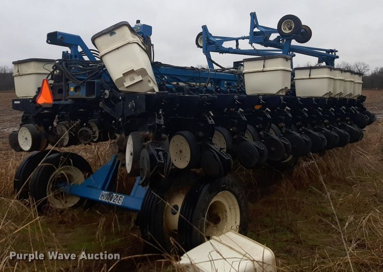 image for item LY9028 2002 Kinze 3700 no-till planter