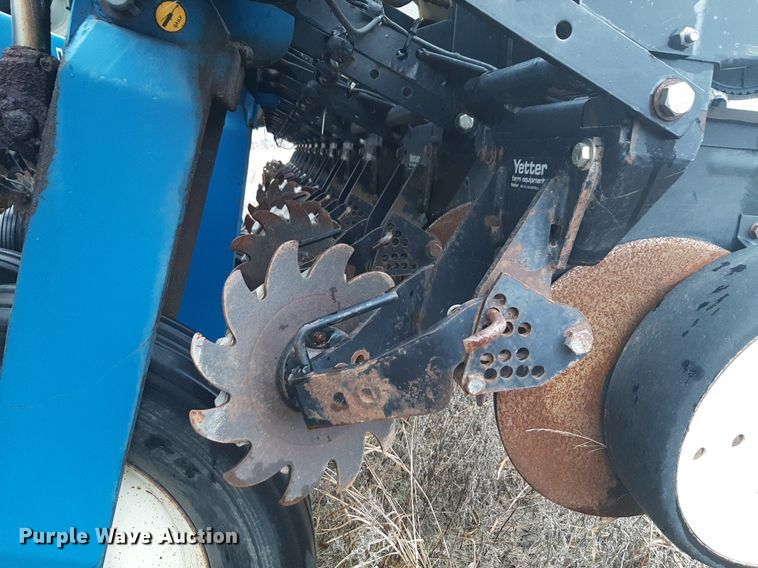 image for item LY9028 2002 Kinze 3700 no-till planter
