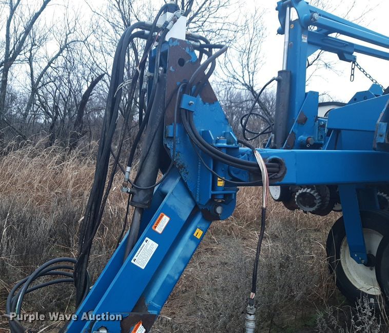 image for item LY9028 2002 Kinze 3700 no-till planter