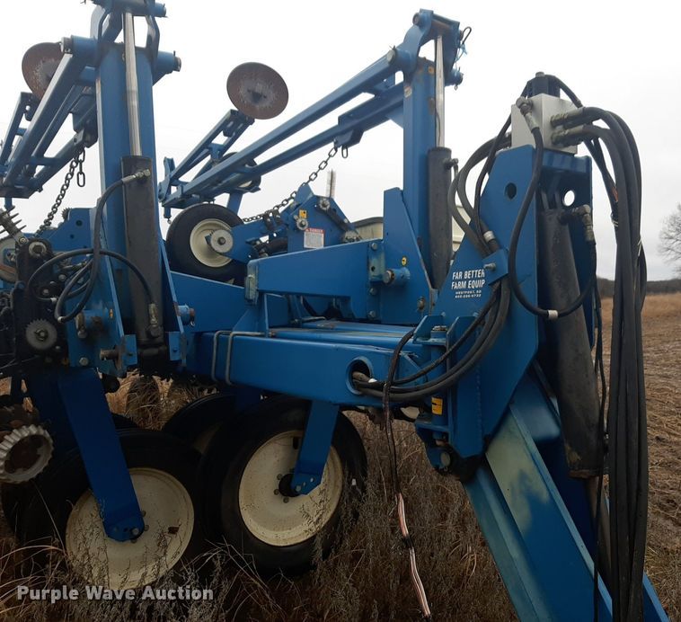 image for item LY9028 2002 Kinze 3700 no-till planter