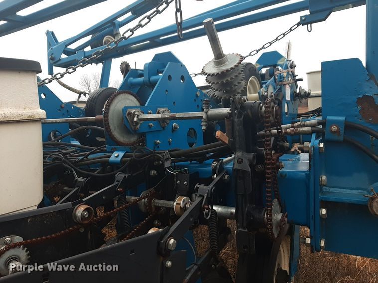image for item LY9028 2002 Kinze 3700 no-till planter