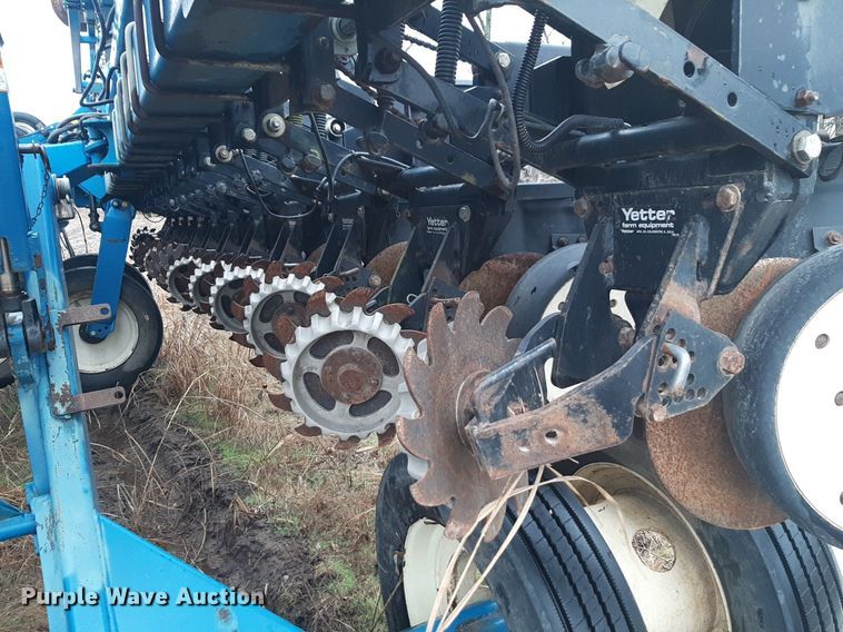 image for item LY9028 2002 Kinze 3700 no-till planter