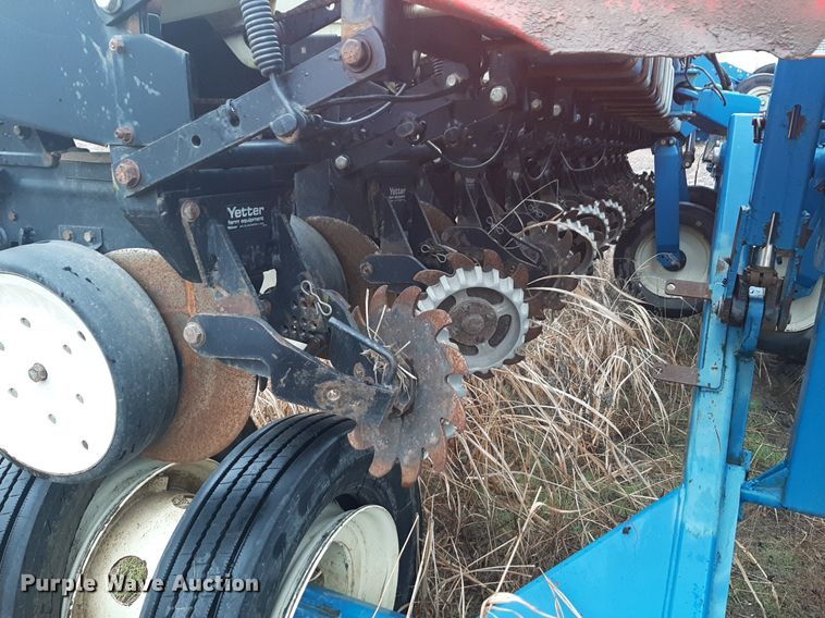 image for item LY9028 2002 Kinze 3700 no-till planter