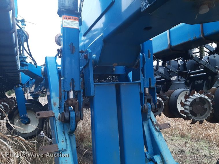 image for item LY9028 2002 Kinze 3700 no-till planter