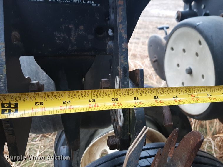 image for item LY9028 2002 Kinze 3700 no-till planter