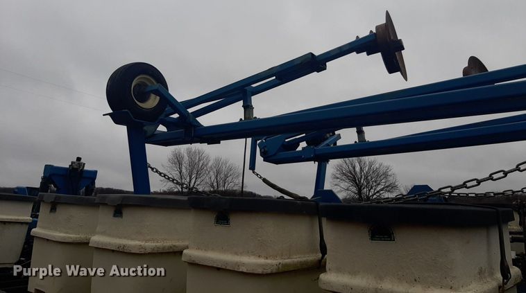 image for item LY9028 2002 Kinze 3700 no-till planter