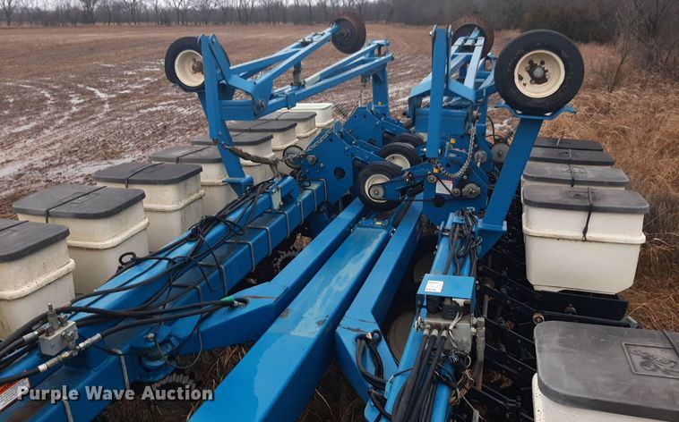 image for item LY9028 2002 Kinze 3700 no-till planter