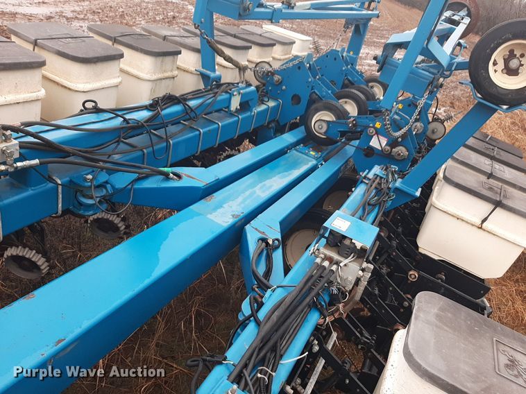 image for item LY9028 2002 Kinze 3700 no-till planter