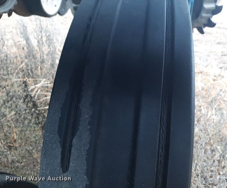 image for item LY9028 2002 Kinze 3700 no-till planter