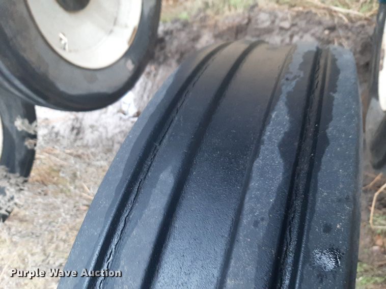 image for item LY9028 2002 Kinze 3700 no-till planter